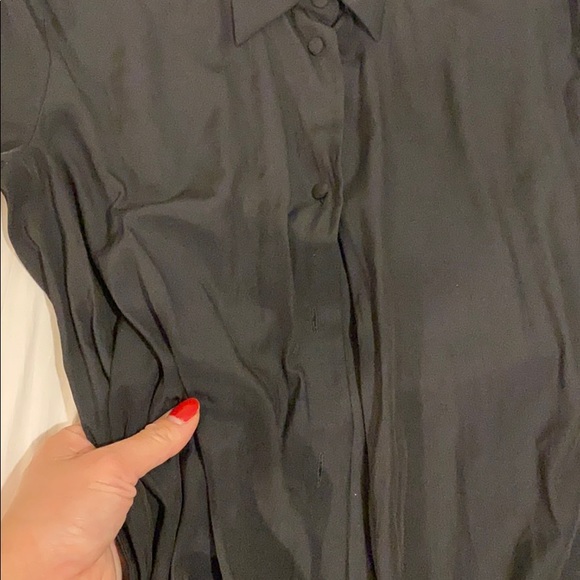 ARITZIA BABATON BUTTON UP ( WRINKLY look) - Picture 7 of 10